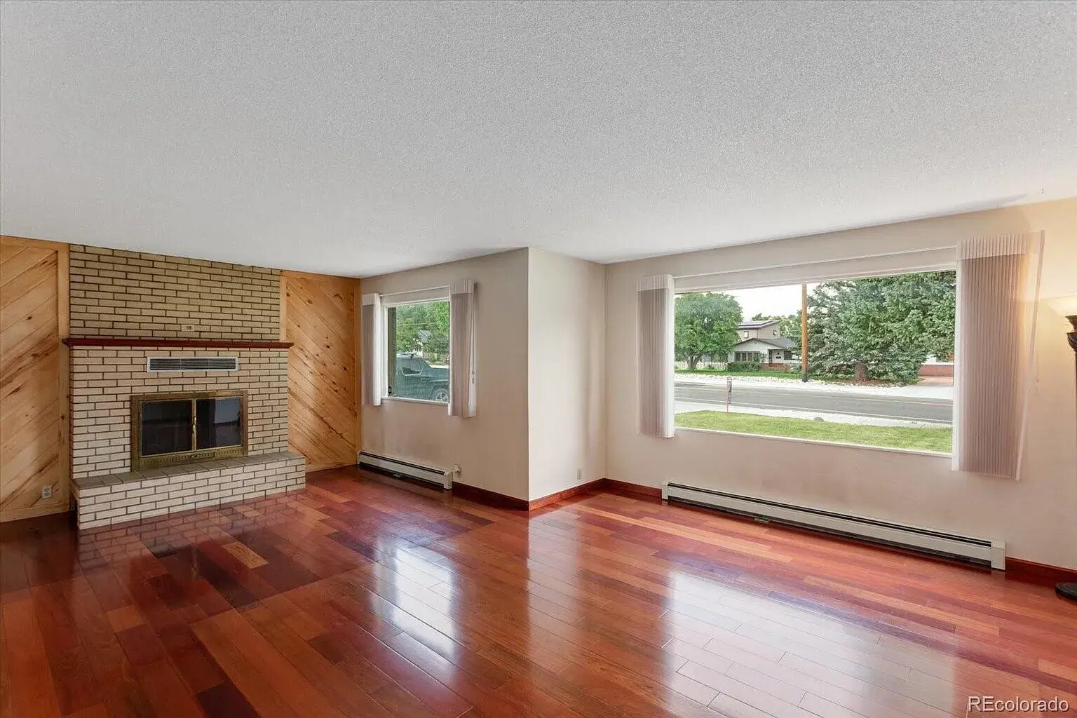 Formal Living Room - 413 Poncha Blvd