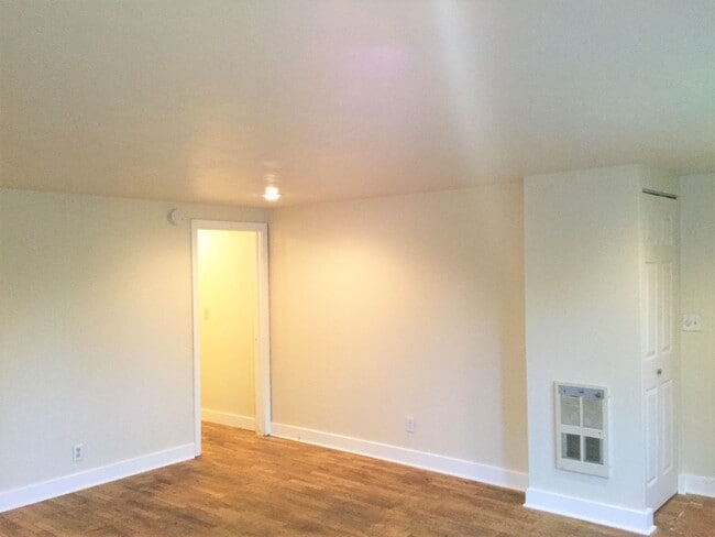 Building Photo - West University 6 bedroom/3 bath with two ...