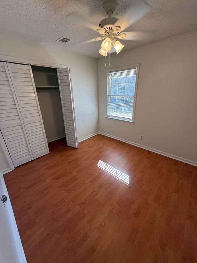 Building Photo - Whimsical in Lake Wildwood