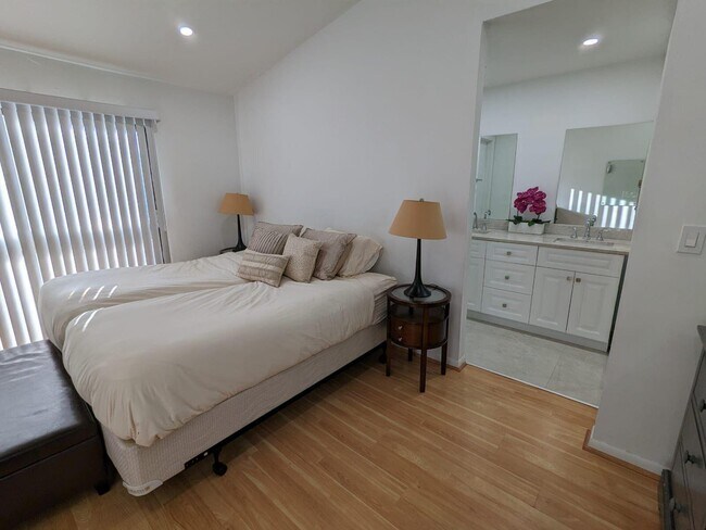 Building Photo - 7710 Lago Del Mar Dr