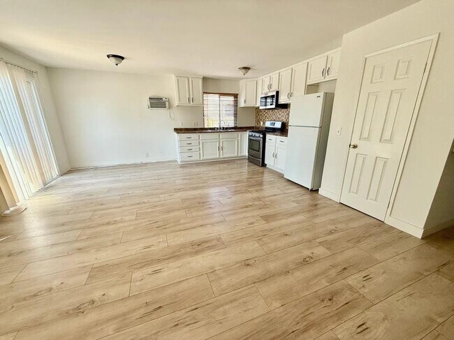 Building Photo - 1 bedroom in NORTH HOLLYWOOD CA 91605