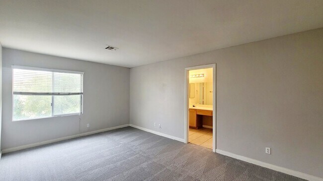 Building Photo - 7553 Dry Creek Ave