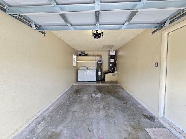 Building Photo - Charming 2 Bed / 1 Bath Annual Rental in Port Charlotte