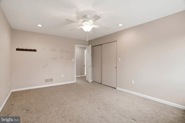 Building Photo - 6614 Corina Ct