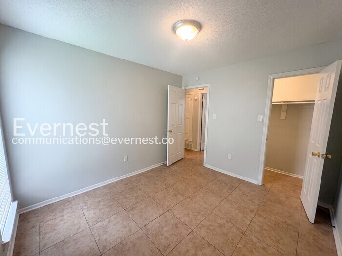Building Photo - 6230 Somerset Dr