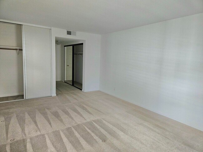 Building Photo - Superb Location for this Spacious 2 Bedroom 1.5 Bath Campbell Townhouse