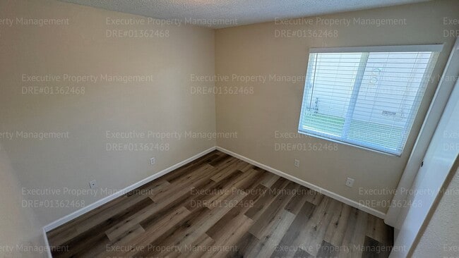 Building Photo - 709 Deseret Way