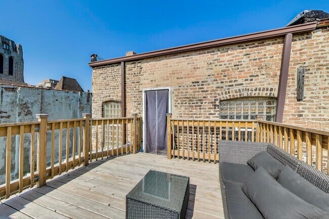 Building Photo - 4553 S Ellis Ave