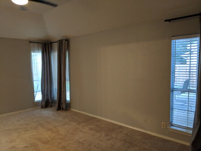 Building Photo - 1308 Meadow Lark Dr