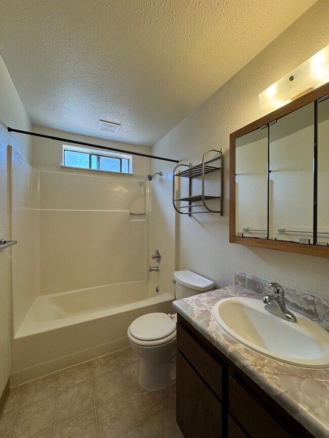 Building Photo - 3040 gregori