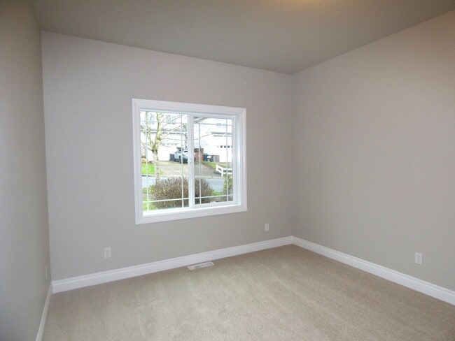 Building Photo - 5 Bedroom Home in South Salem! Near I-5