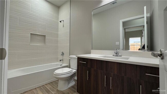 Building Photo - 19 N 43rd St