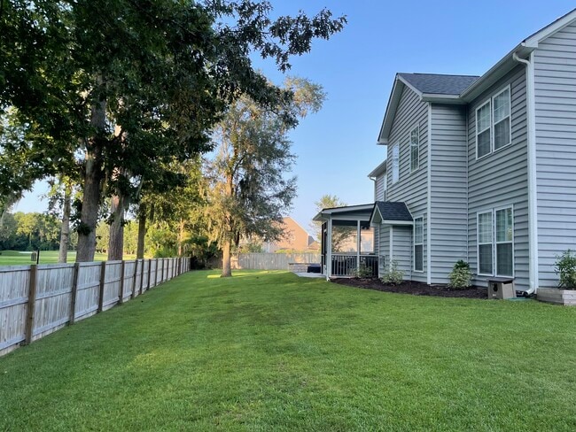 Building Photo - 5306 Mulholland Dr