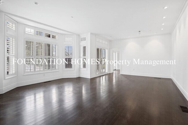 Building Photo - 22 De Silva Island Dr