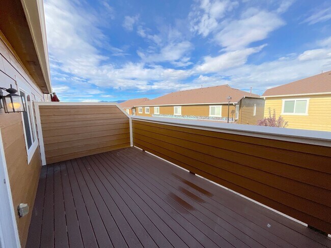 Building Photo - 3 Bedroom Townhome Available Near Dublin B...