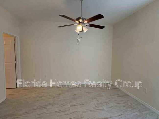 Building Photo - 3629 Pine Oak Cir