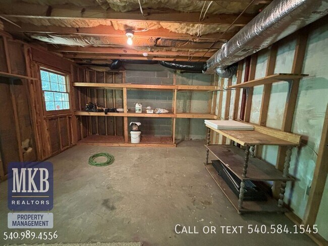 Building Photo - 5175 Lakeland Dr