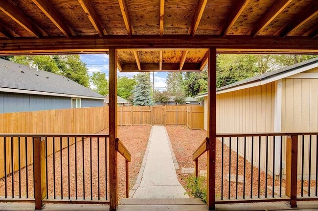 Building Photo - Stunning 3 Bed, 1 Bath Home on South Hill!