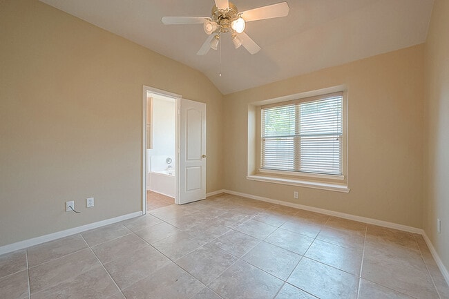 Building Photo - Spacious 3-Bedroom, 2-Bathroom Home with F...