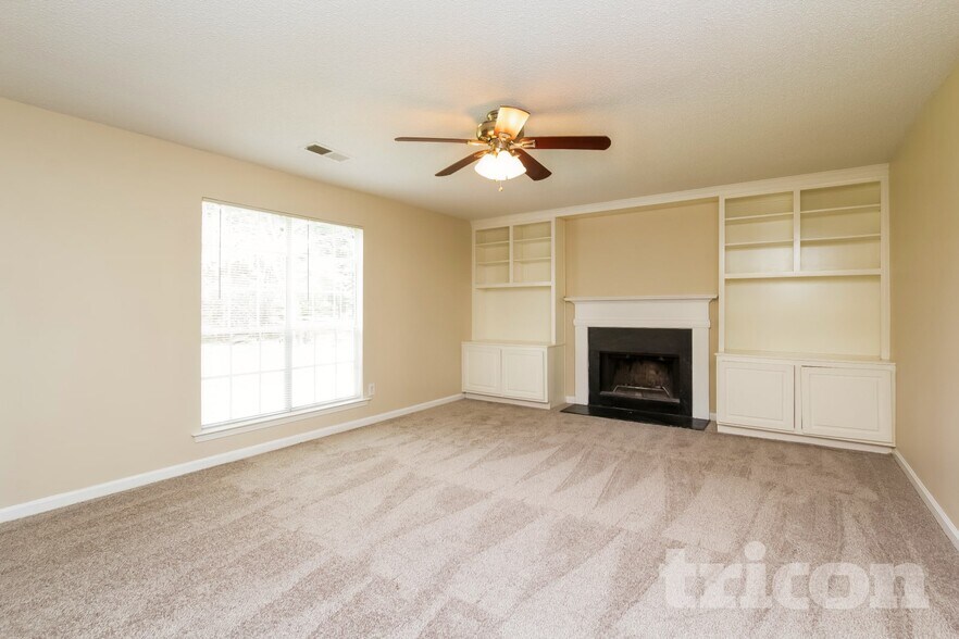 Building Photo - 2198 Colony Dr