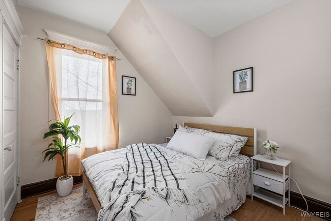 Building Photo - 166 Grey St