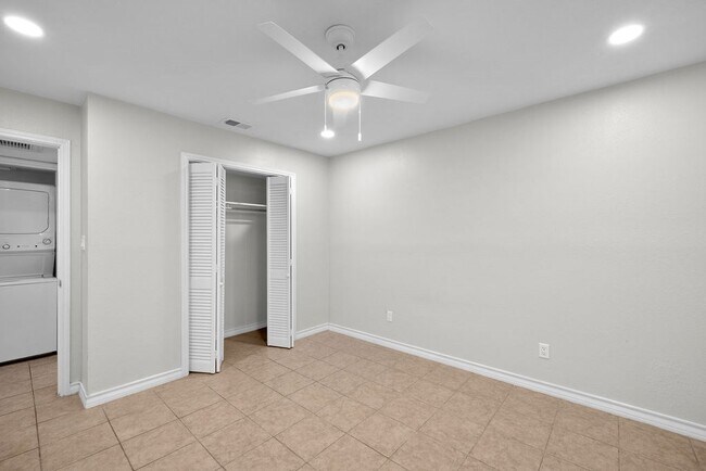 Building Photo - 1313 Harbor Island Dr