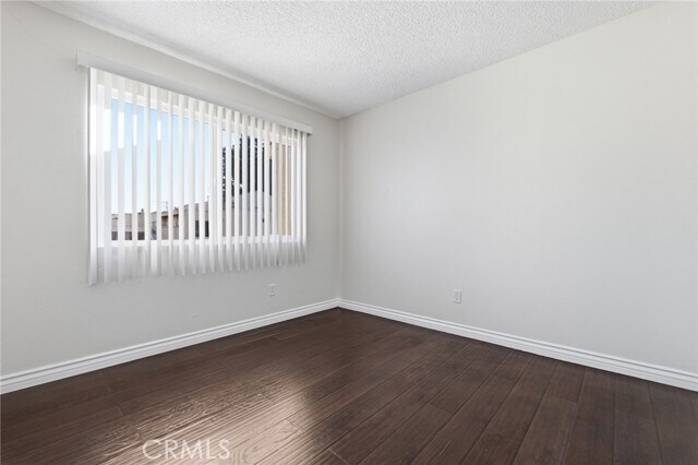 Building Photo - 8633 Balboa Blvd