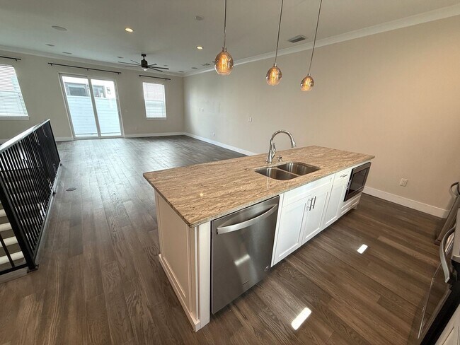 Building Photo - 3/3.5 Westshore Tampa