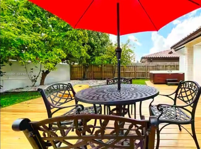 Building Photo - 301 SW 136th Ct