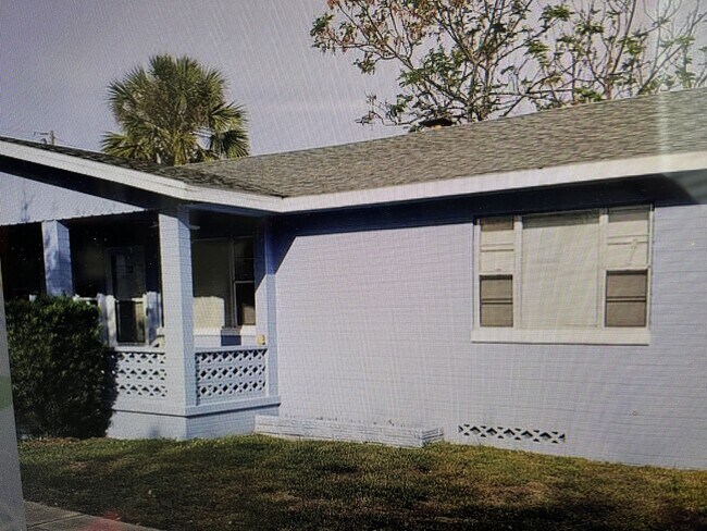Building Photo - 232 N Hollywood Ave