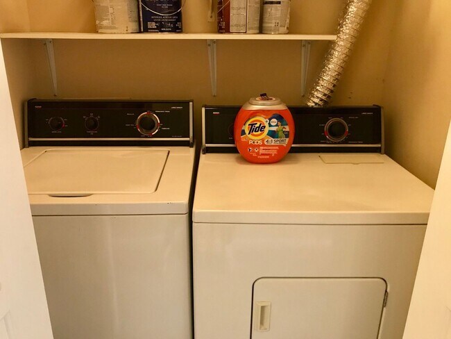 Building Photo - Ghent