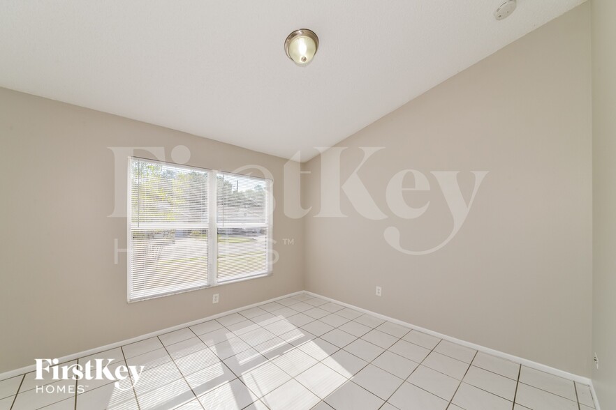 Building Photo - 6205 63rd Ave E