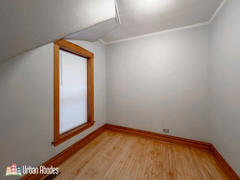 Building Photo - 4322 W Kamerling Ave