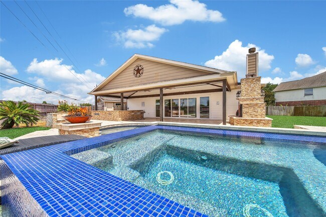 Building Photo - 3143 S Royce Cir