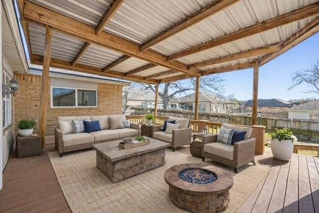 Building Photo - Welcome to this fully remodeled 4/2/2 brick home near Lake Conroe! With new AC/heat, roof, water ...