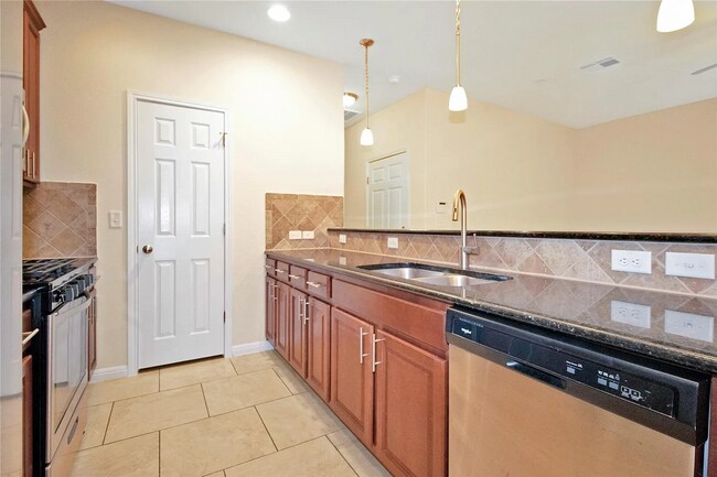 Building Photo - Charming 3-Bedroom Townhome in South Austi...