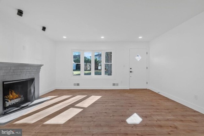 Building Photo - 6810 Weaver Ave