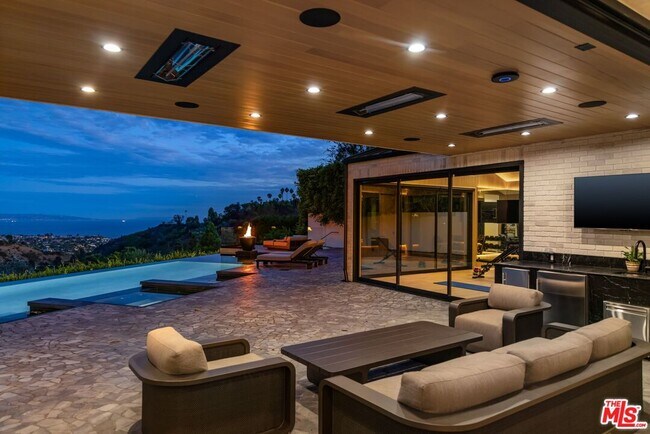 Building Photo - 1390 Bella Oceana Vista