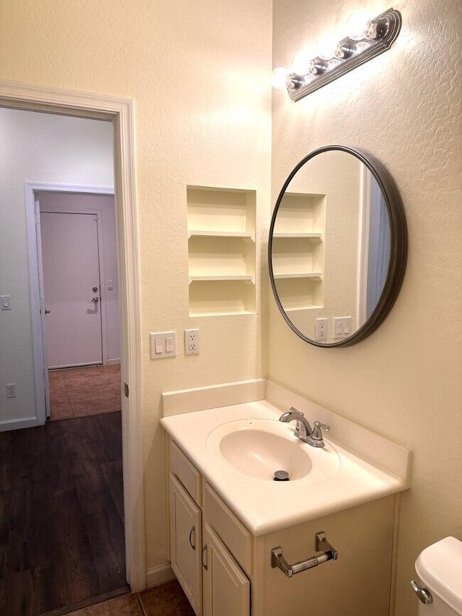 Building Photo - 11642 W Mountain View Dr