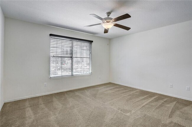 Building Photo - 1100 Clermont Ave