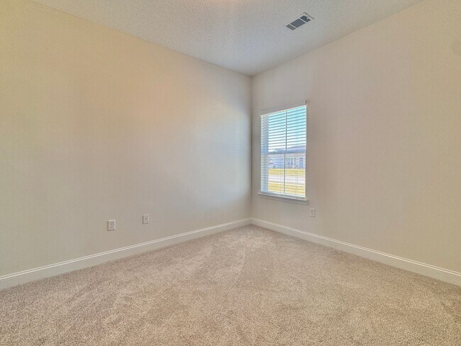 Building Photo - AVAILABLE NOVEMBER [PET FRIENDLY]