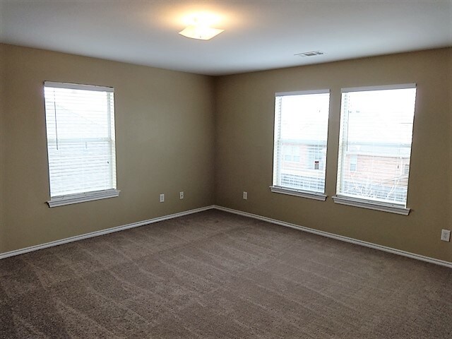 Building Photo - 5112 Parkplace Dr