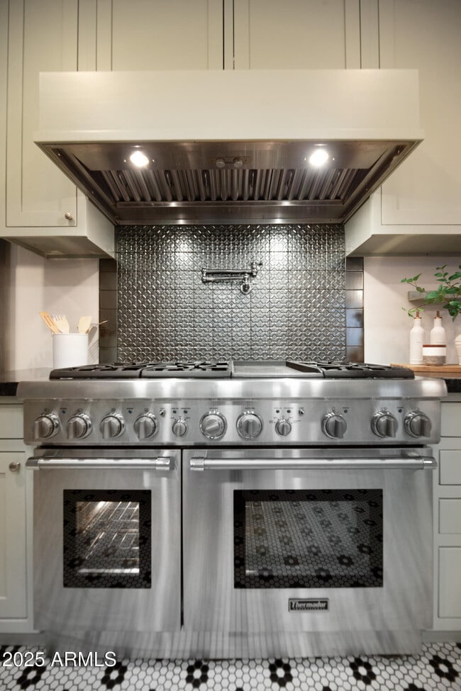 Building Photo - 69 W Lynwood St