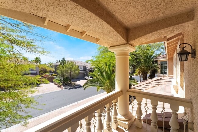 Building Photo - Beautiful Three Story, Five Bedroom Home w...