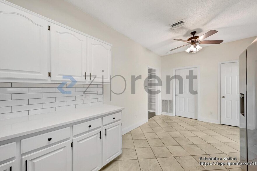 Building Photo - 2111 Daniel Way