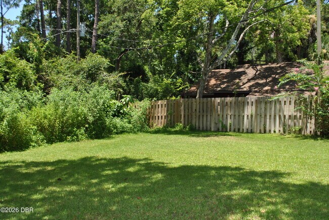 Building Photo - 5590 Lancewood Cir S