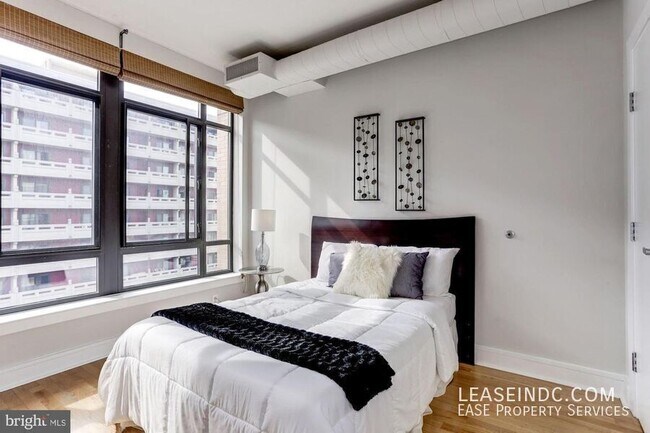 Building Photo - 809 6th St NW