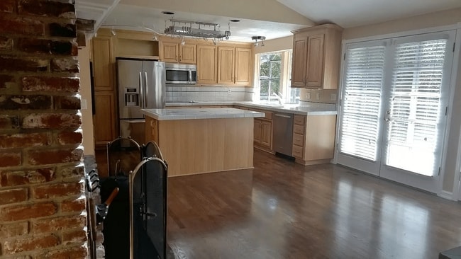 Building Photo - Modern Mill Creek Retreat – 3-Bedroom Home...