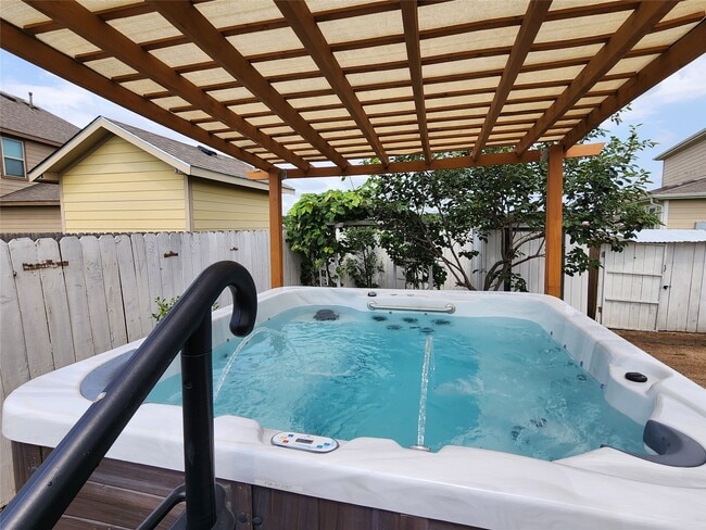 Building Photo - 2606 Oakwood Blf Trl