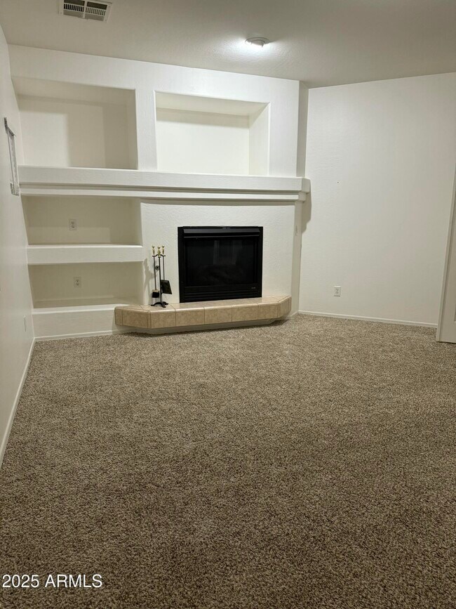 Building Photo - 4825 W Milada Dr